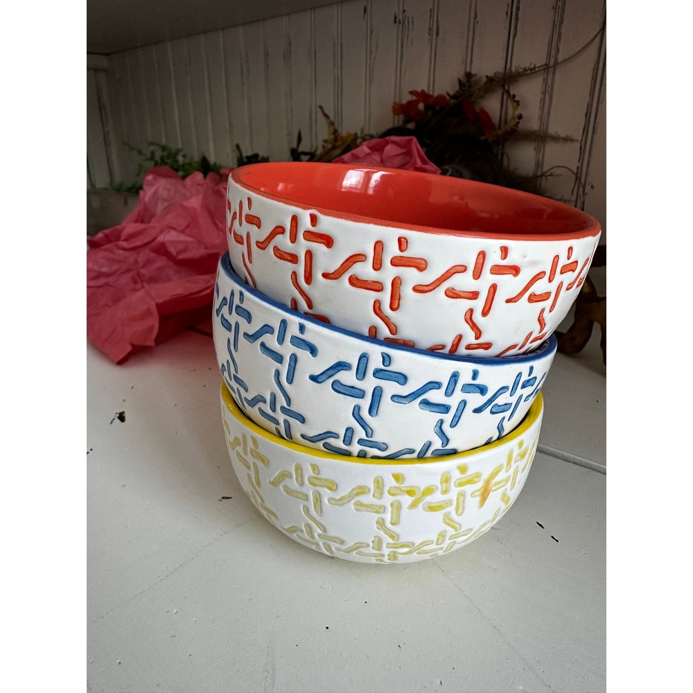 Threshold Stoneware Bowls Set of 3 Primary Red Blue Yellow Textured Dash Pattern